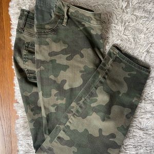 Gap maternity camo pants